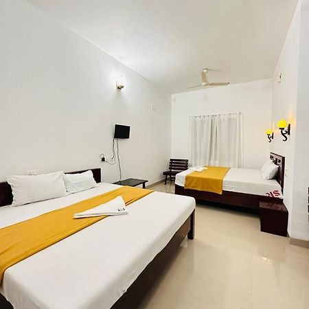 Pkn Homestay Kumily Thekkady Exteriör bild