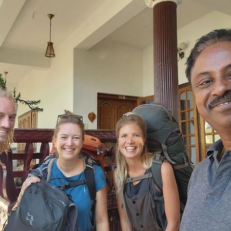 Pkn Homestay Kumily Thekkady Exteriör bild