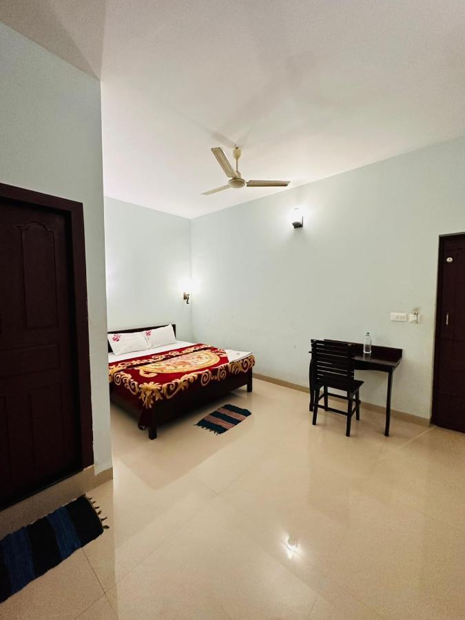 Pkn Homestay Kumily Thekkady Exteriör bild
