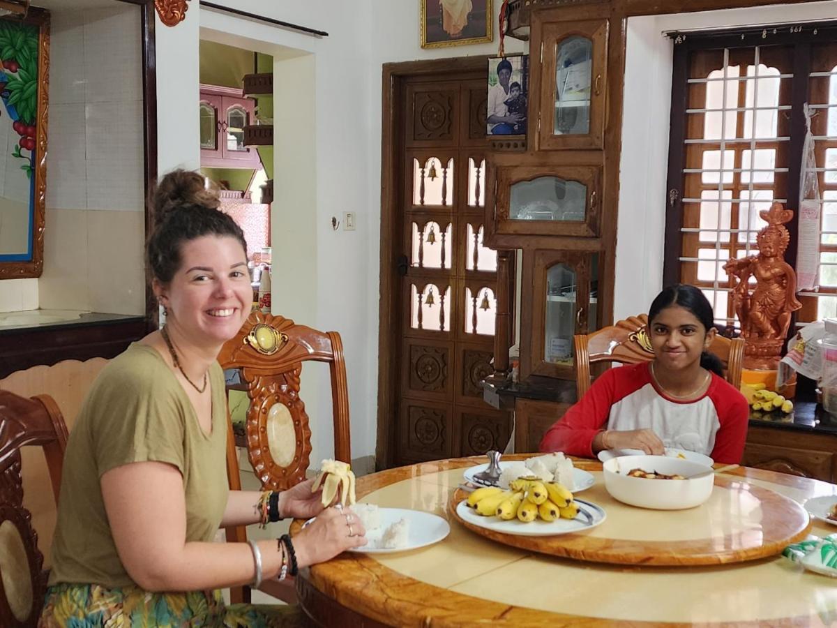 Pkn Homestay Kumily Thekkady Exteriör bild
